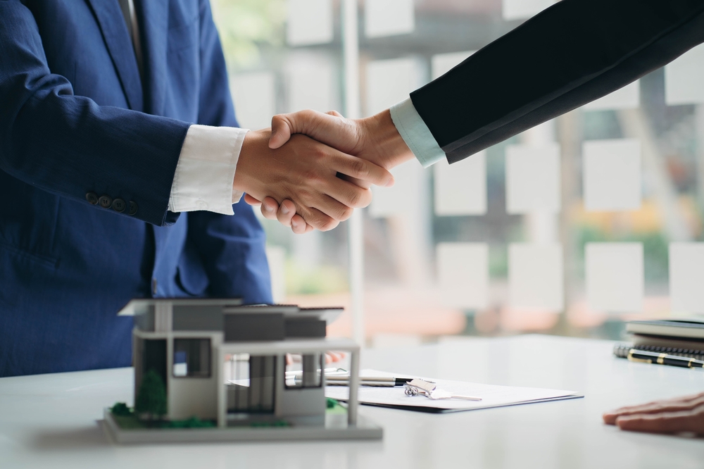 Real,Estate,Professionals,And,Clients,Discussing,Home,Purchases,,Insurance,Or